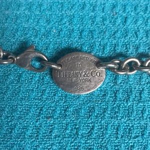 Please return to Tiffany’s necklace.